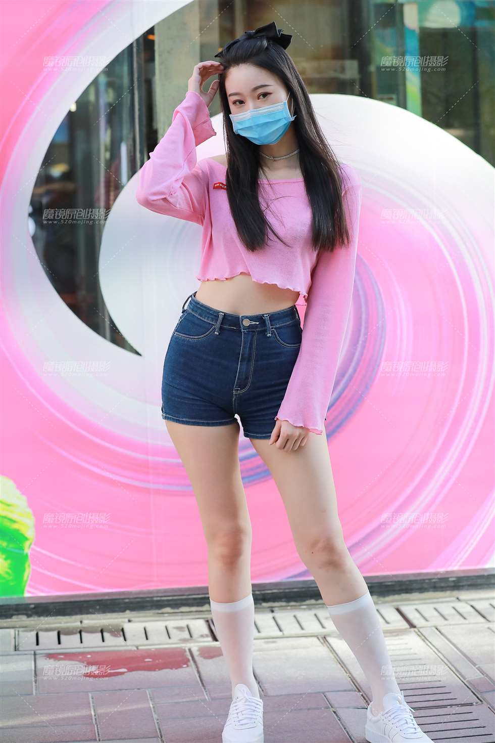 图片[3]-【玻璃街拍】牛仔热裤美女-街拍流行馆