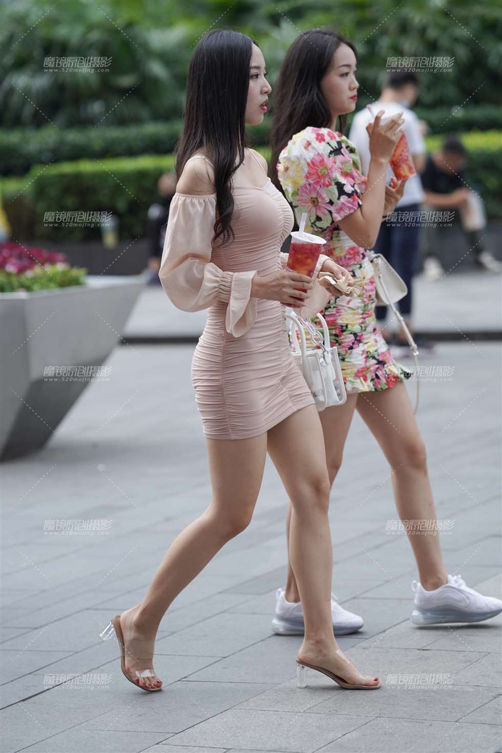 图片[1]-迷人气质散发的淋漓尽致 谁能不爱-街拍流行馆