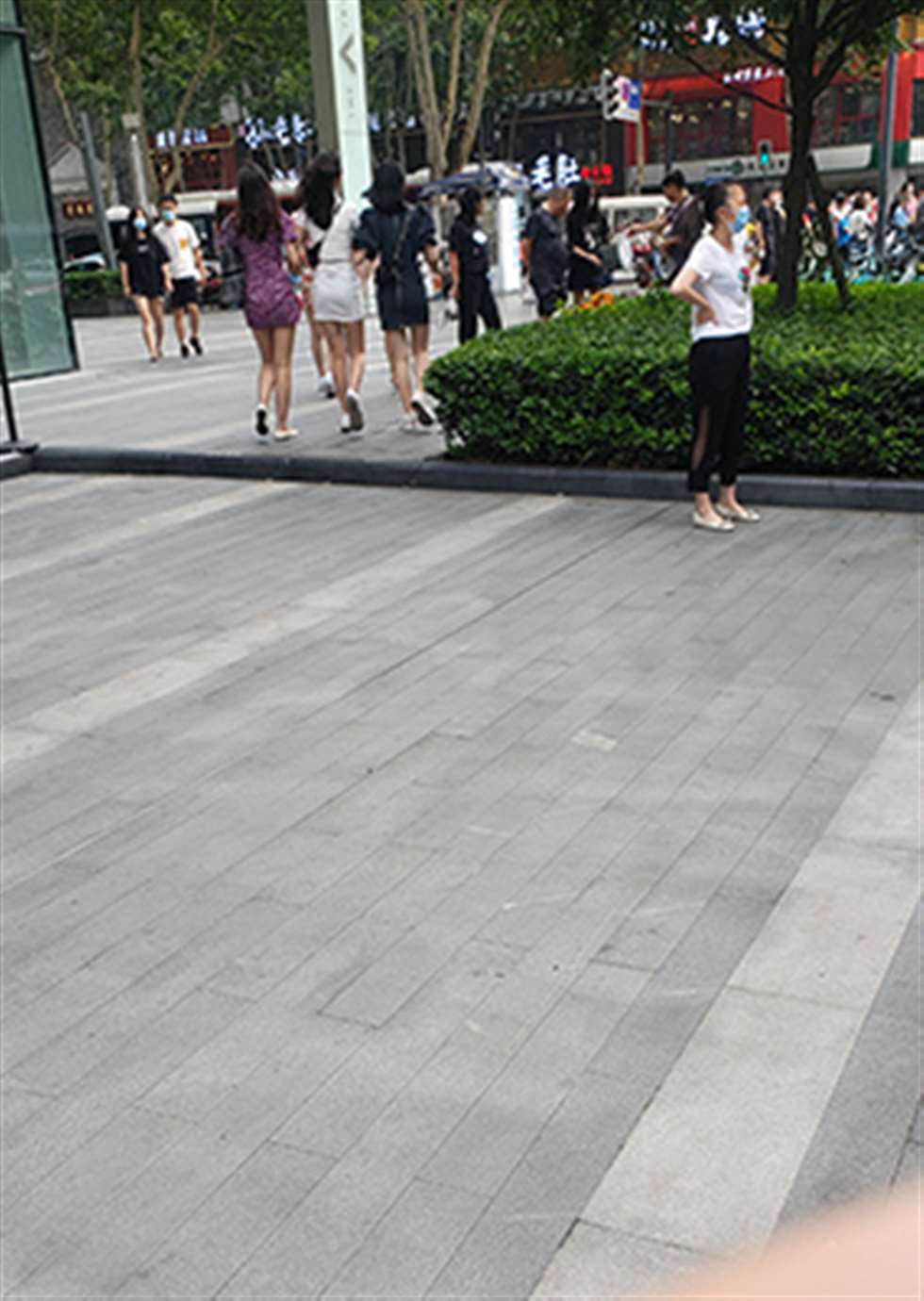 图片[3]-迷人气质散发的淋漓尽致 谁能不爱-街拍流行馆