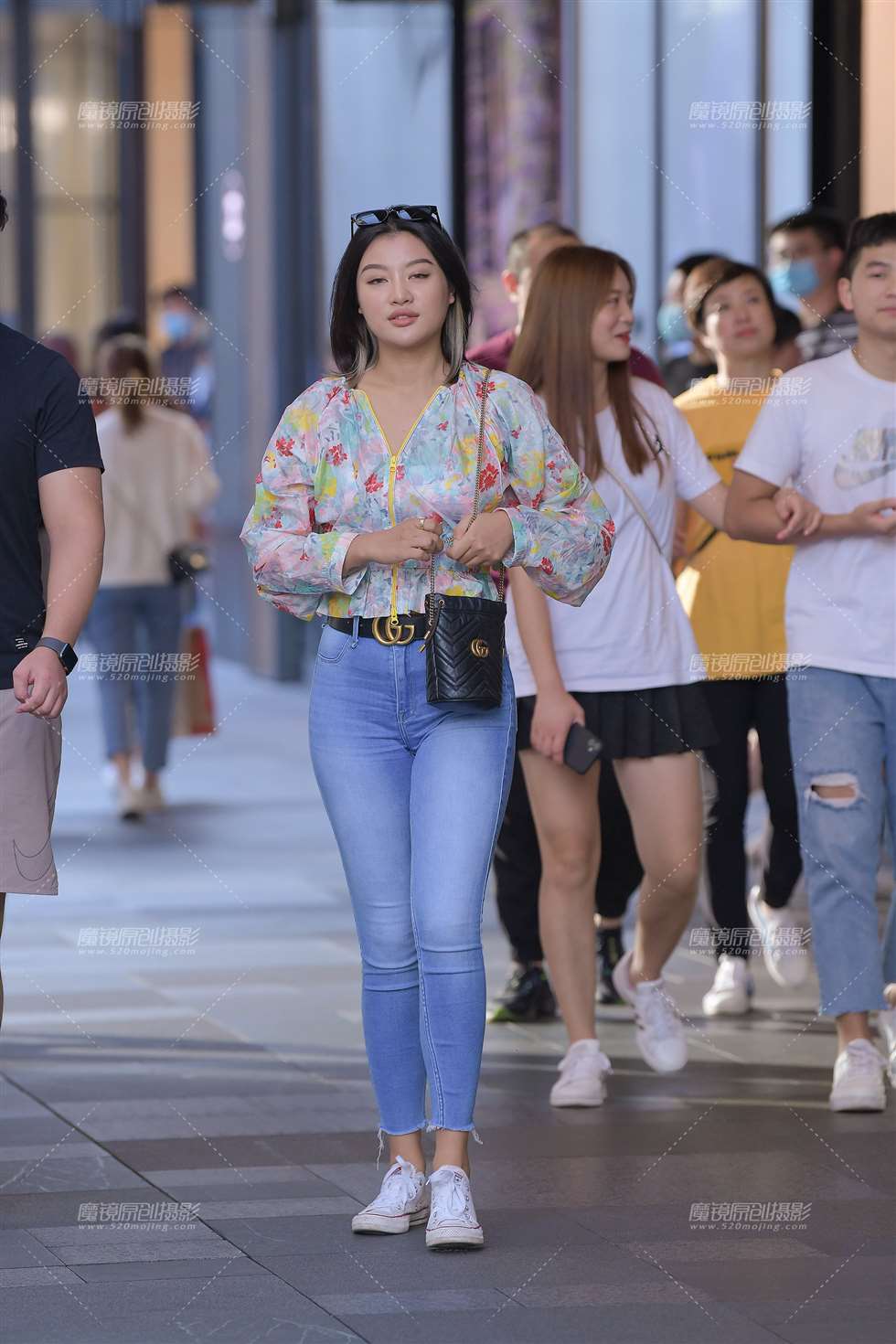 图片[3]-蓝色紧牛-街拍流行馆