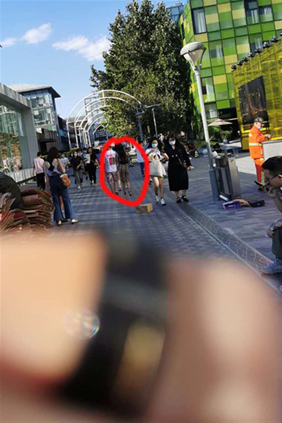 图片[3]-【街拍之魂赛帖】蟒纹长裙气质美女-街拍流行馆