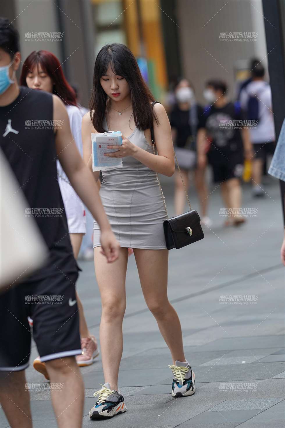 图片[4]-可爱短裙女孩-街拍流行馆