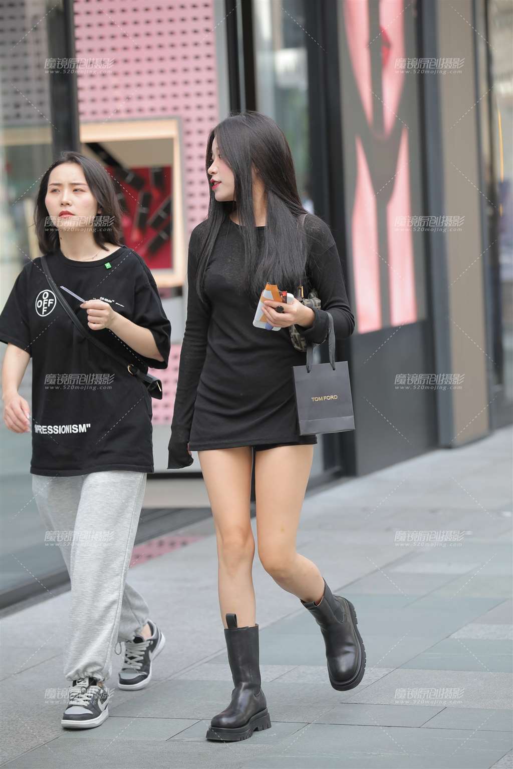 图片[1]-热裤女孩-街拍流行馆