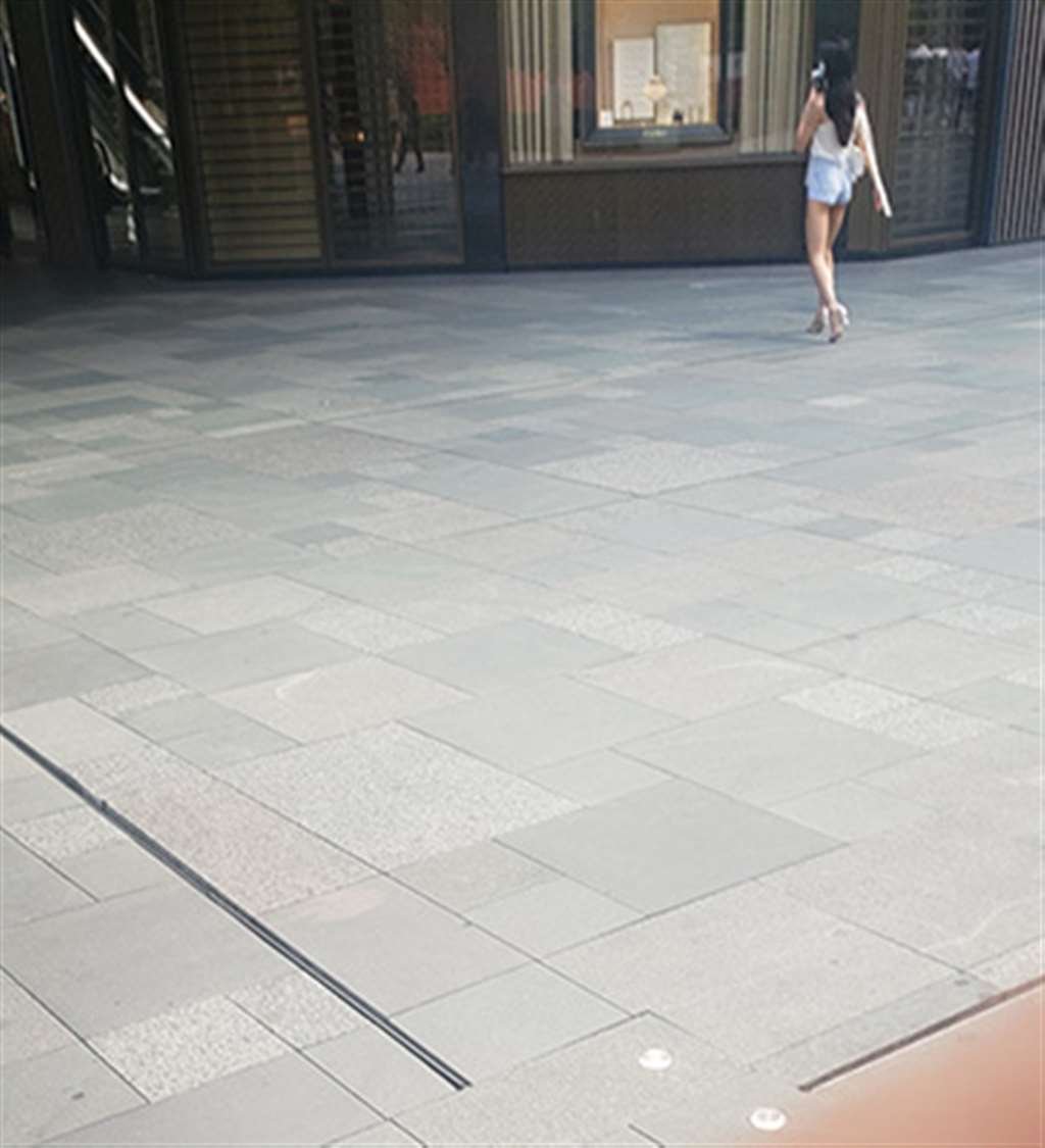 图片[3]-长腿热裤美女-街拍流行馆