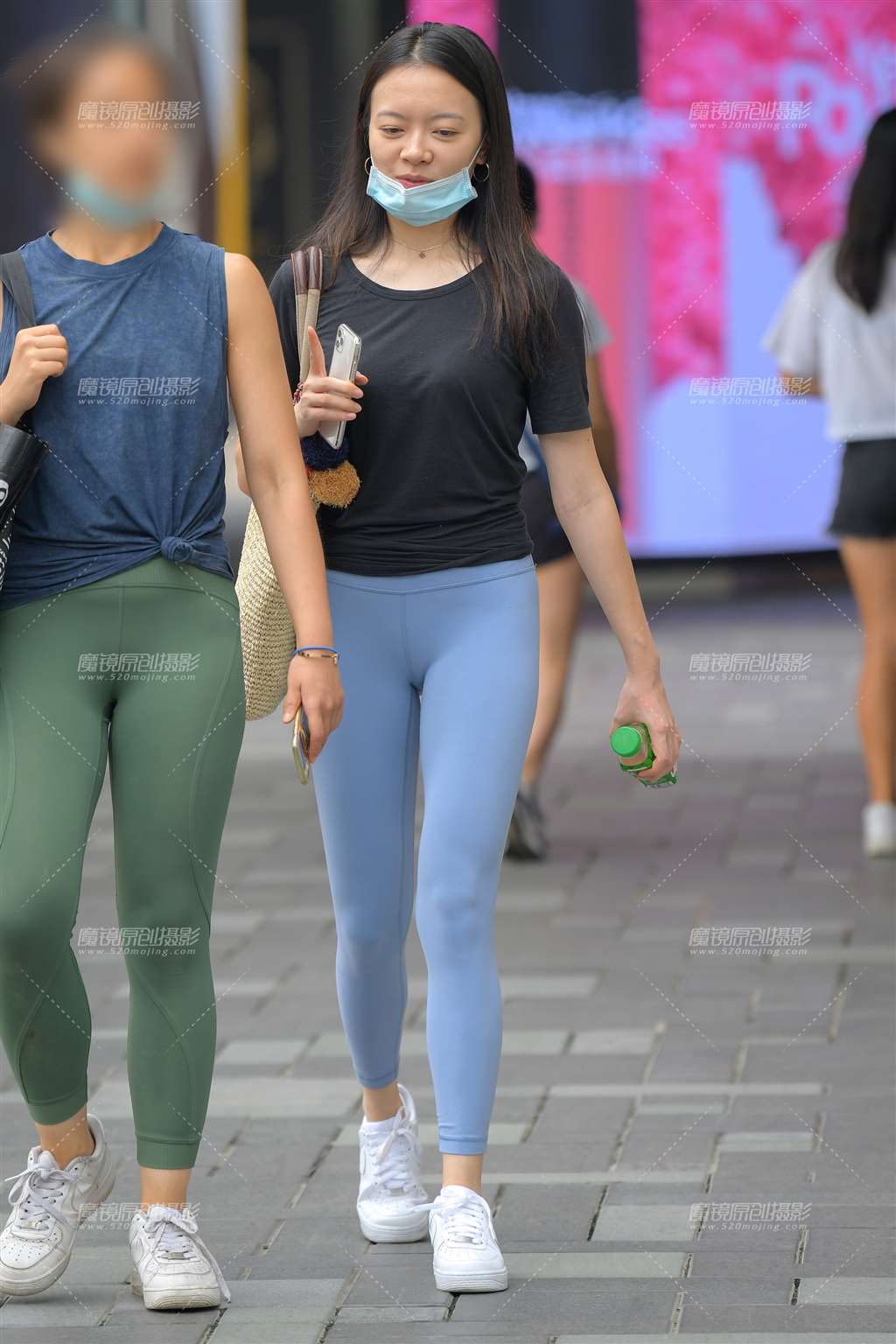 图片[4]-【街拍之魂赛帖】淡蓝色紧身美女-街拍流行馆