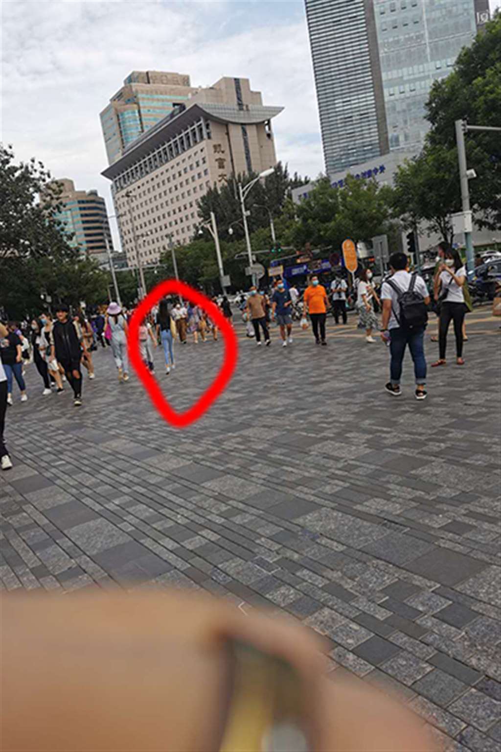 图片[3]-【街拍之魂赛帖】淡蓝色紧身美女-街拍流行馆