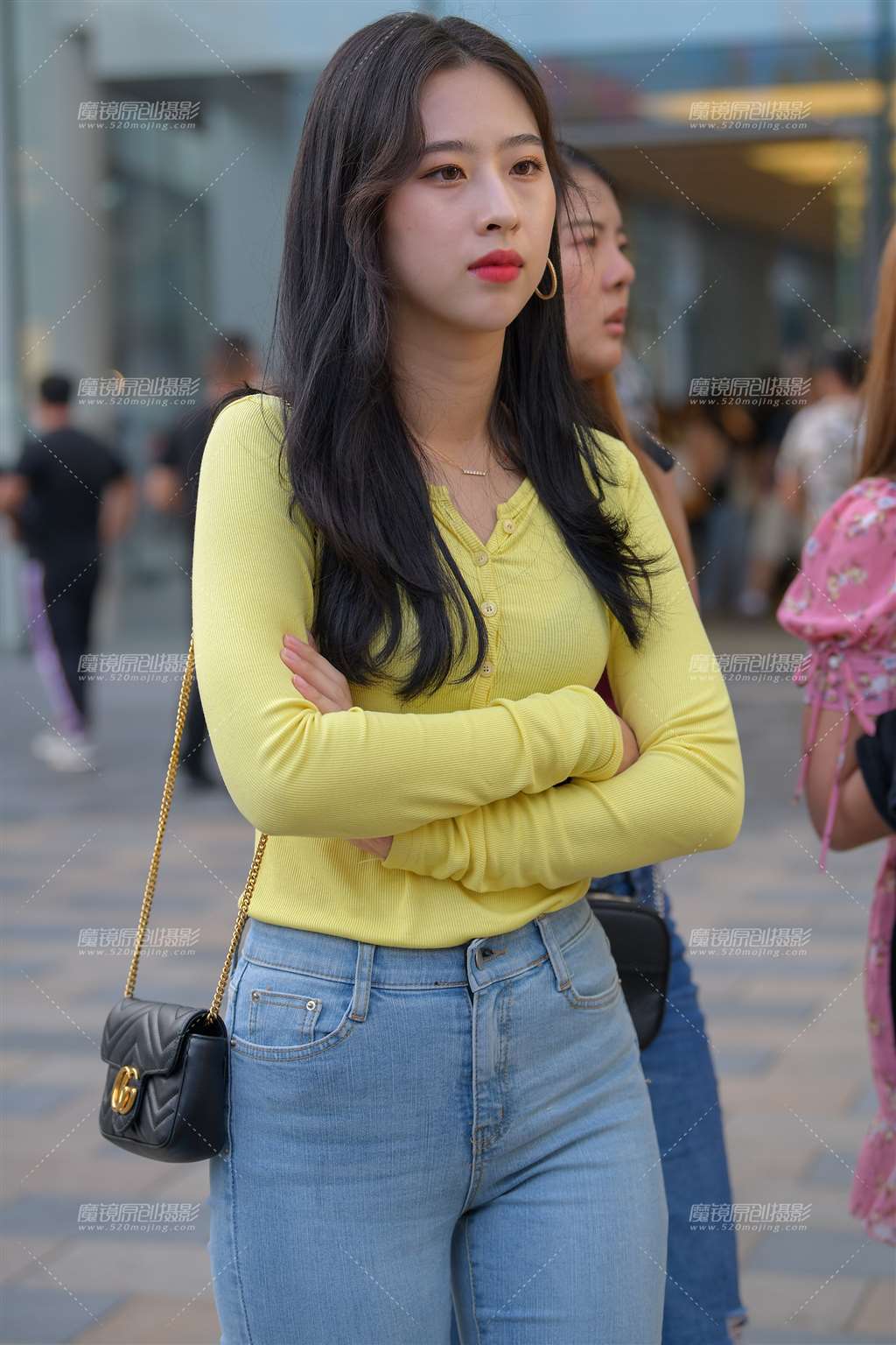 图片[1]-【街拍之魂赛帖】饱满紧牛小妹-街拍流行馆