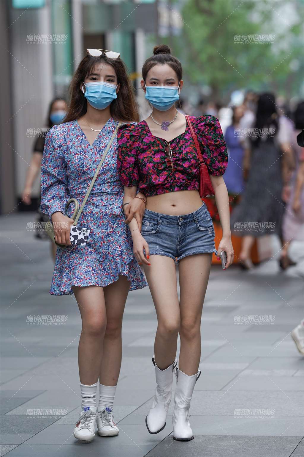 图片[1]-热裤女孩-街拍流行馆