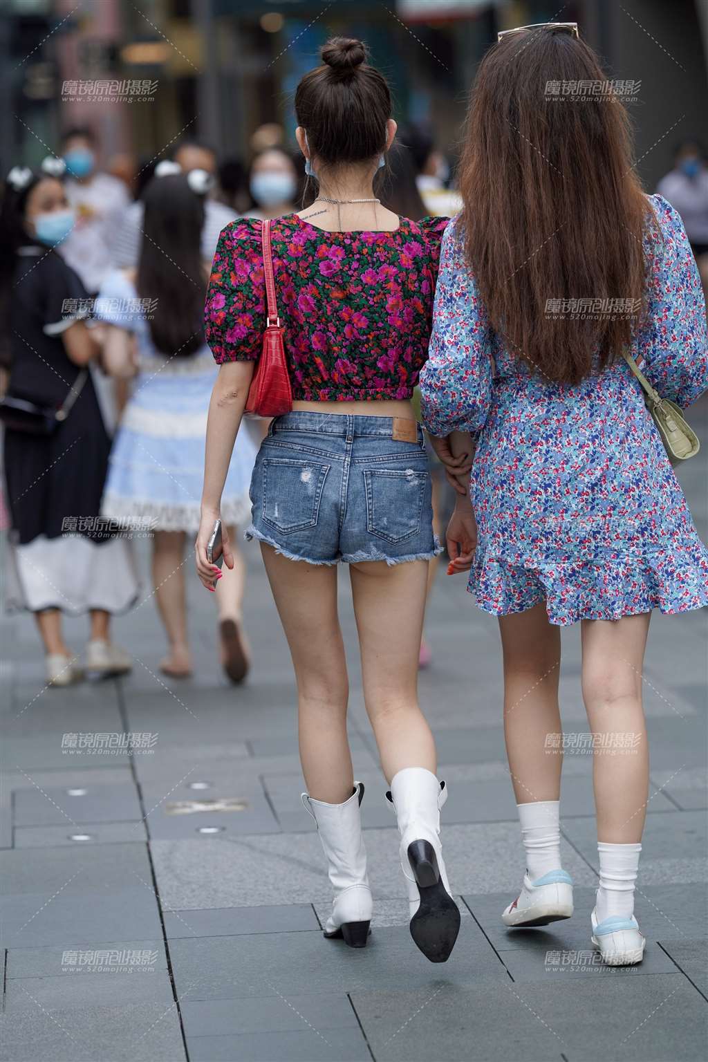 图片[2]-热裤女孩-街拍流行馆