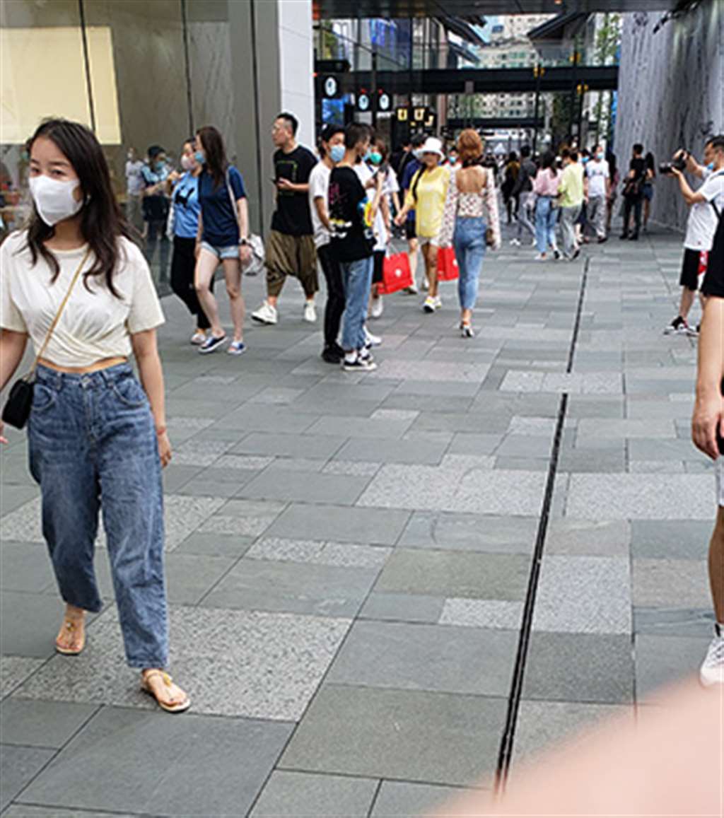 图片[3]-苗条牛仔裤美眉-街拍流行馆