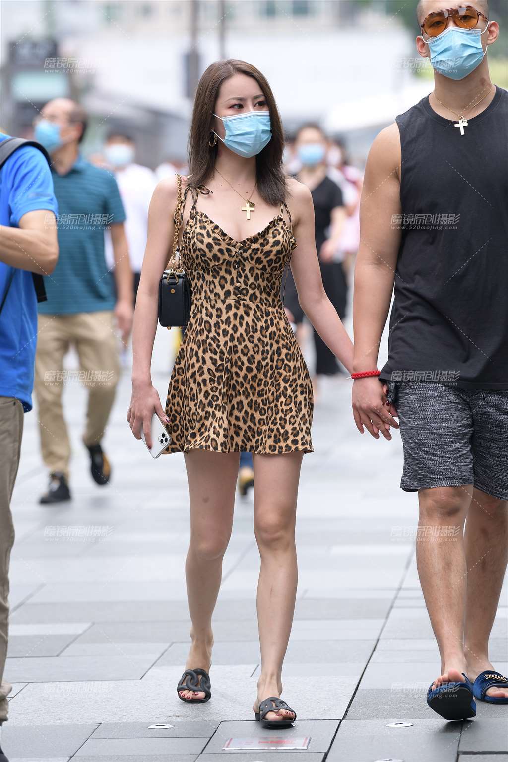 图片[3]-性感豹纹吊带裙-街拍流行馆