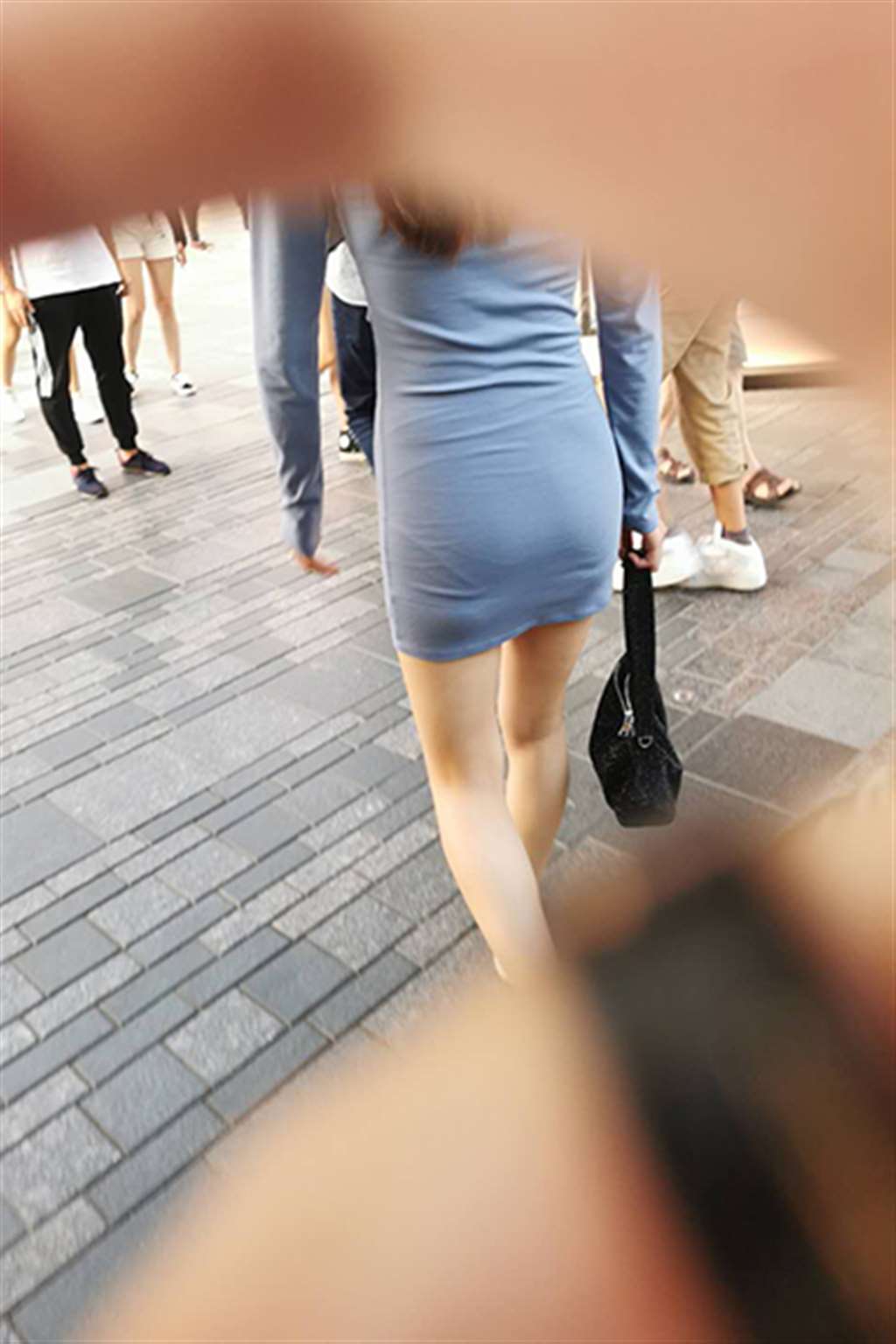 图片[3]-【街拍之魂赛帖】蓝色短裙美女-街拍流行馆