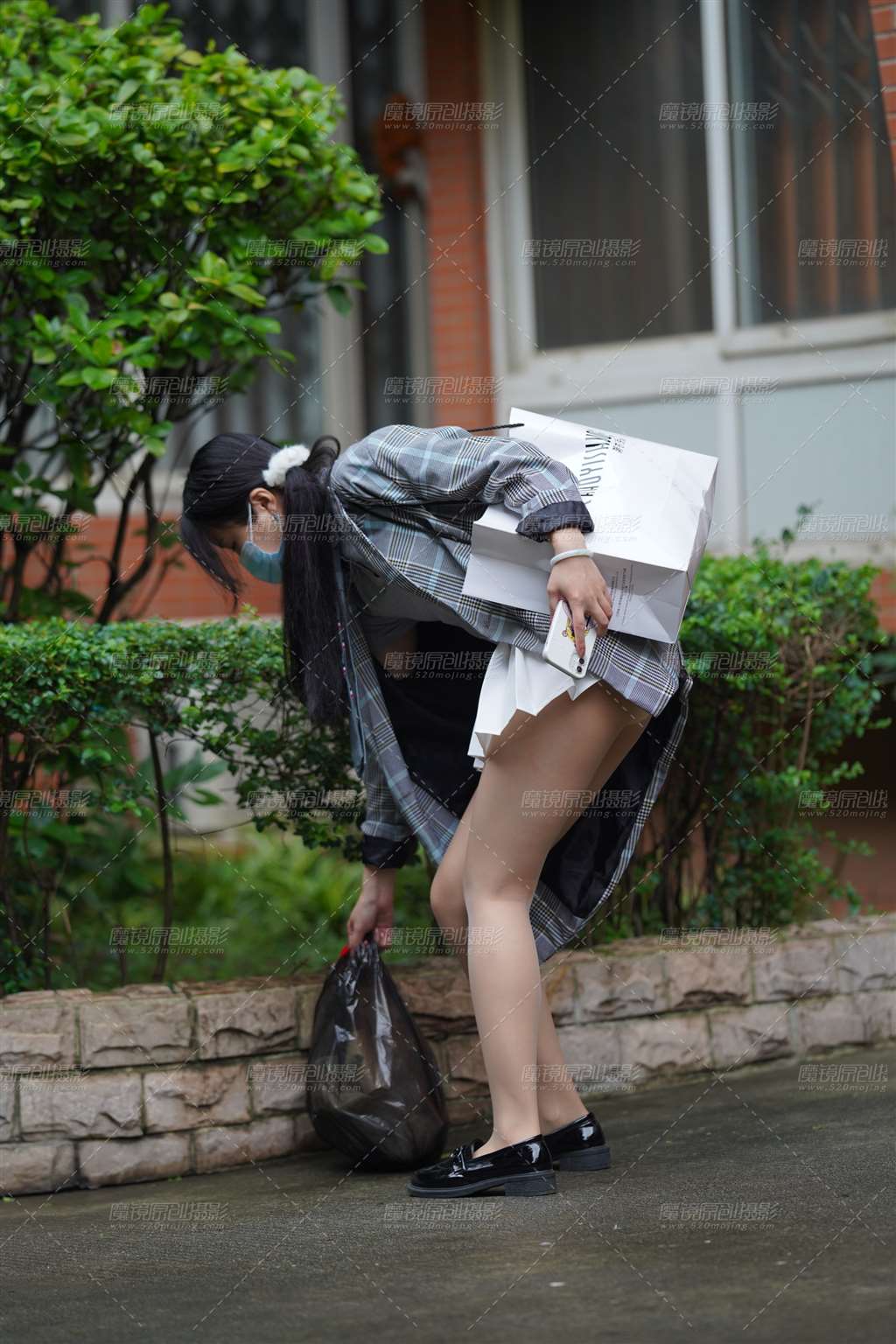 图片[1]-【加菲mao街拍作品】心事-街拍流行馆