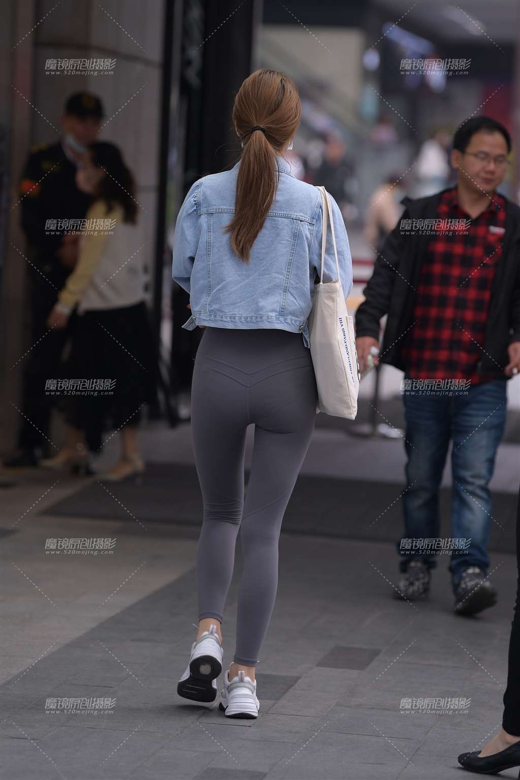 图片[2]-秋意紧身裤-街拍流行馆