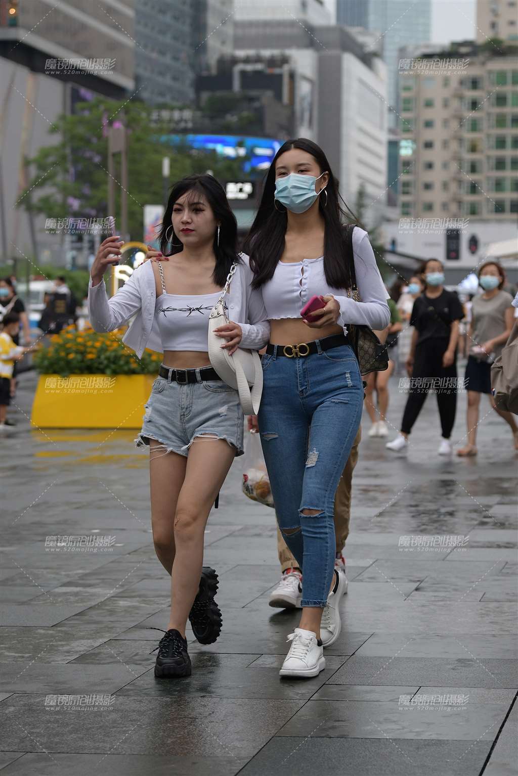 图片[3]-下雨天的紧牛美眉-街拍流行馆