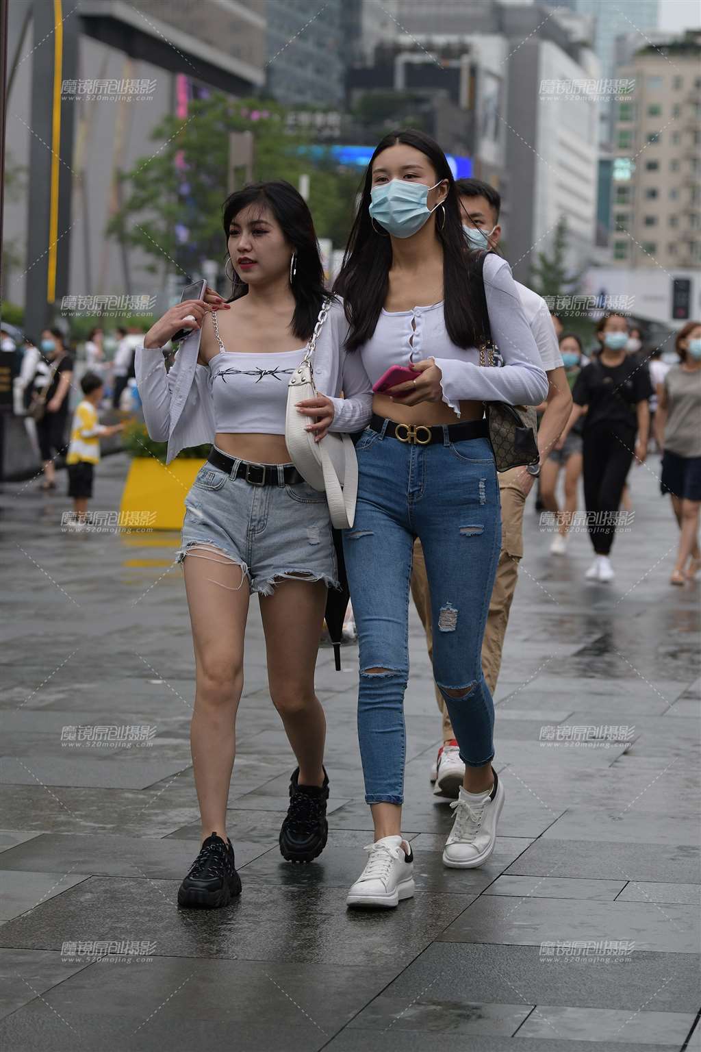 图片[4]-下雨天的紧牛美眉-街拍流行馆