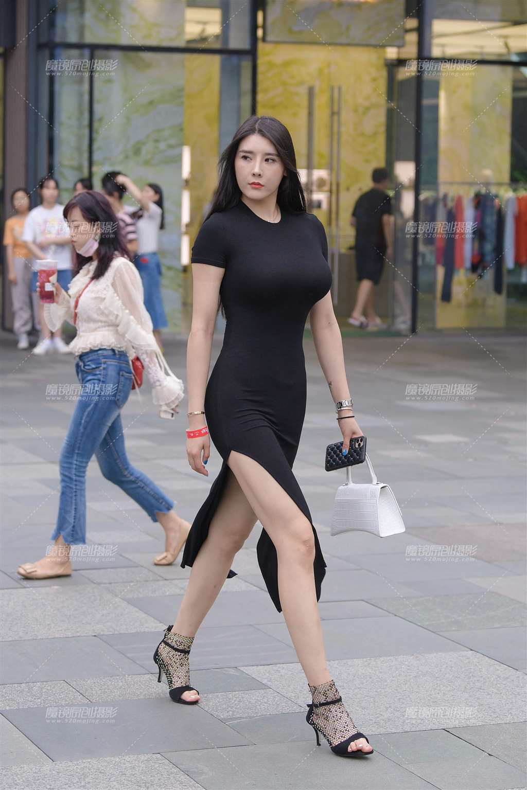 图片[1]-这身材，没谁了~-街拍流行馆