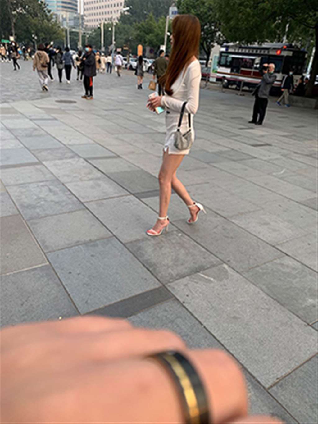 图片[3]-【红石赛贴】性感白色裙美女-街拍流行馆
