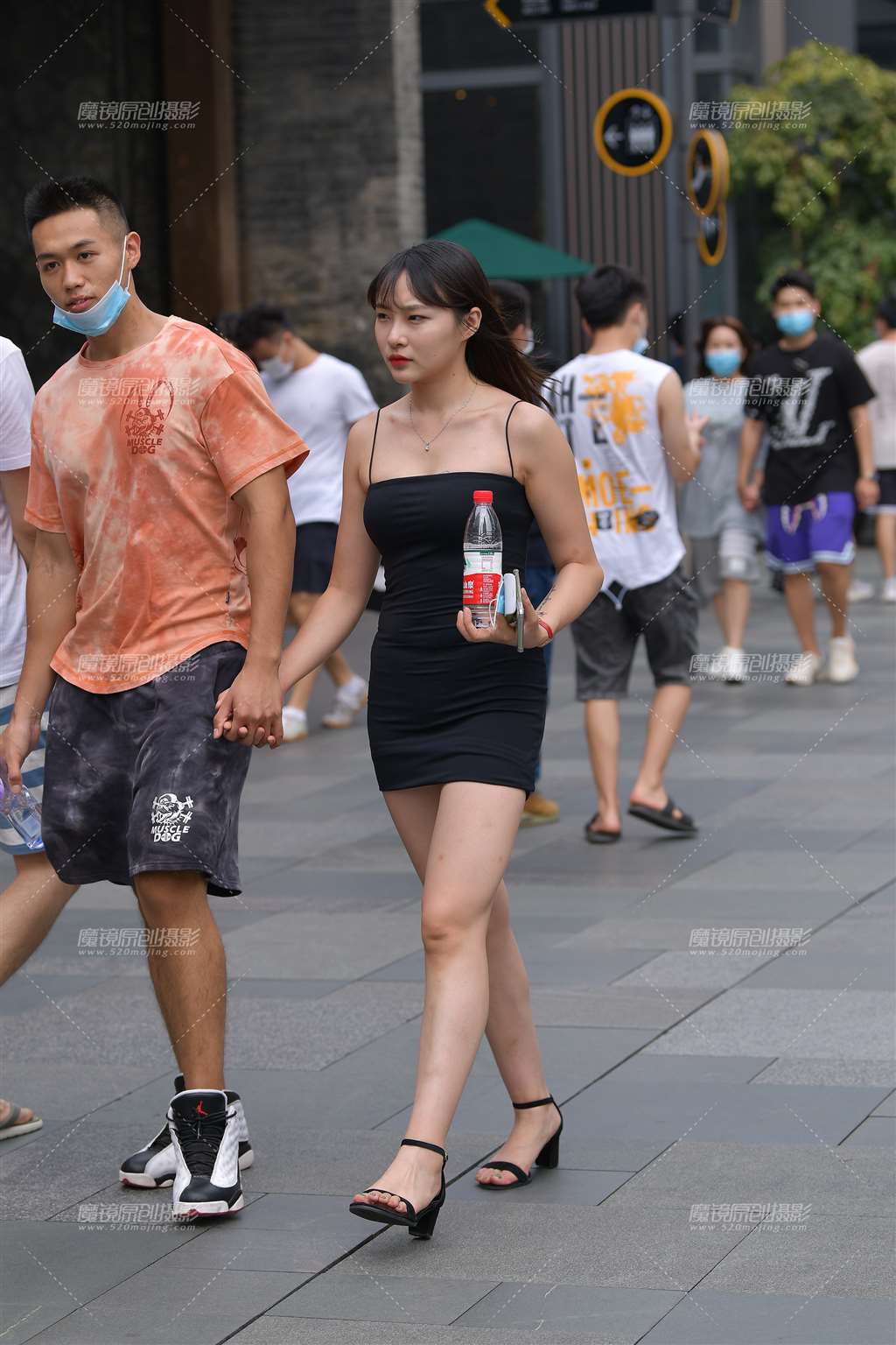 图片[4]-她今天穿裙装，你还认得她吗?-街拍流行馆