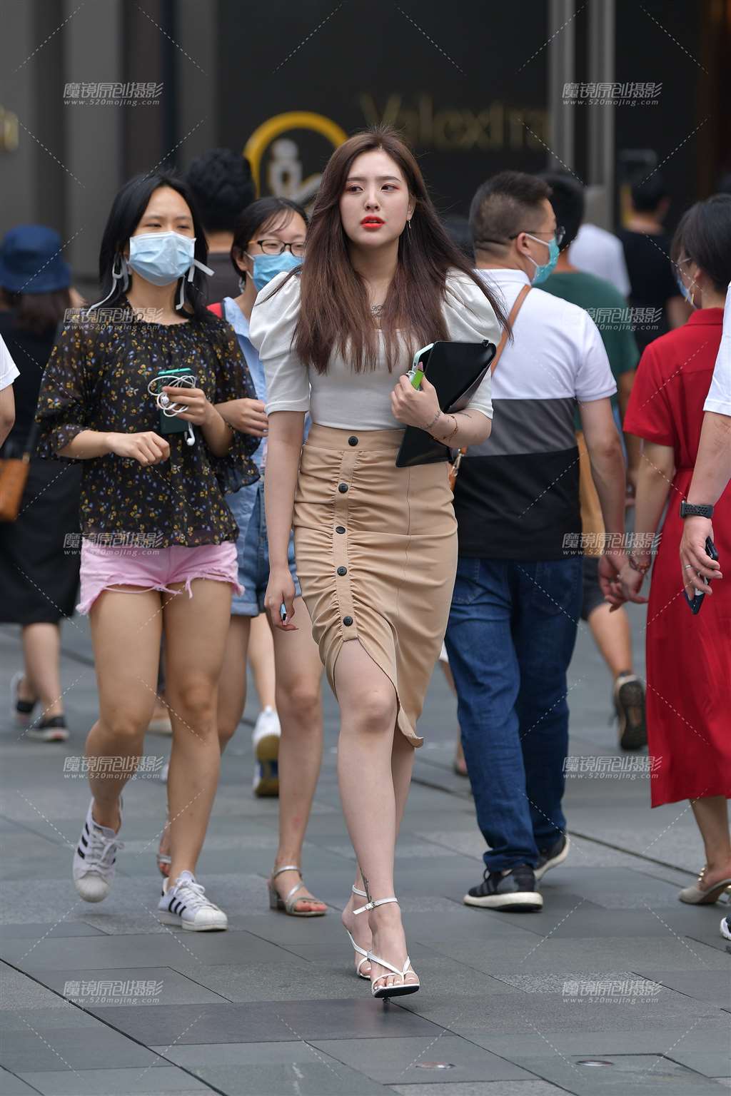 图片[1]-有点害羞~-街拍流行馆