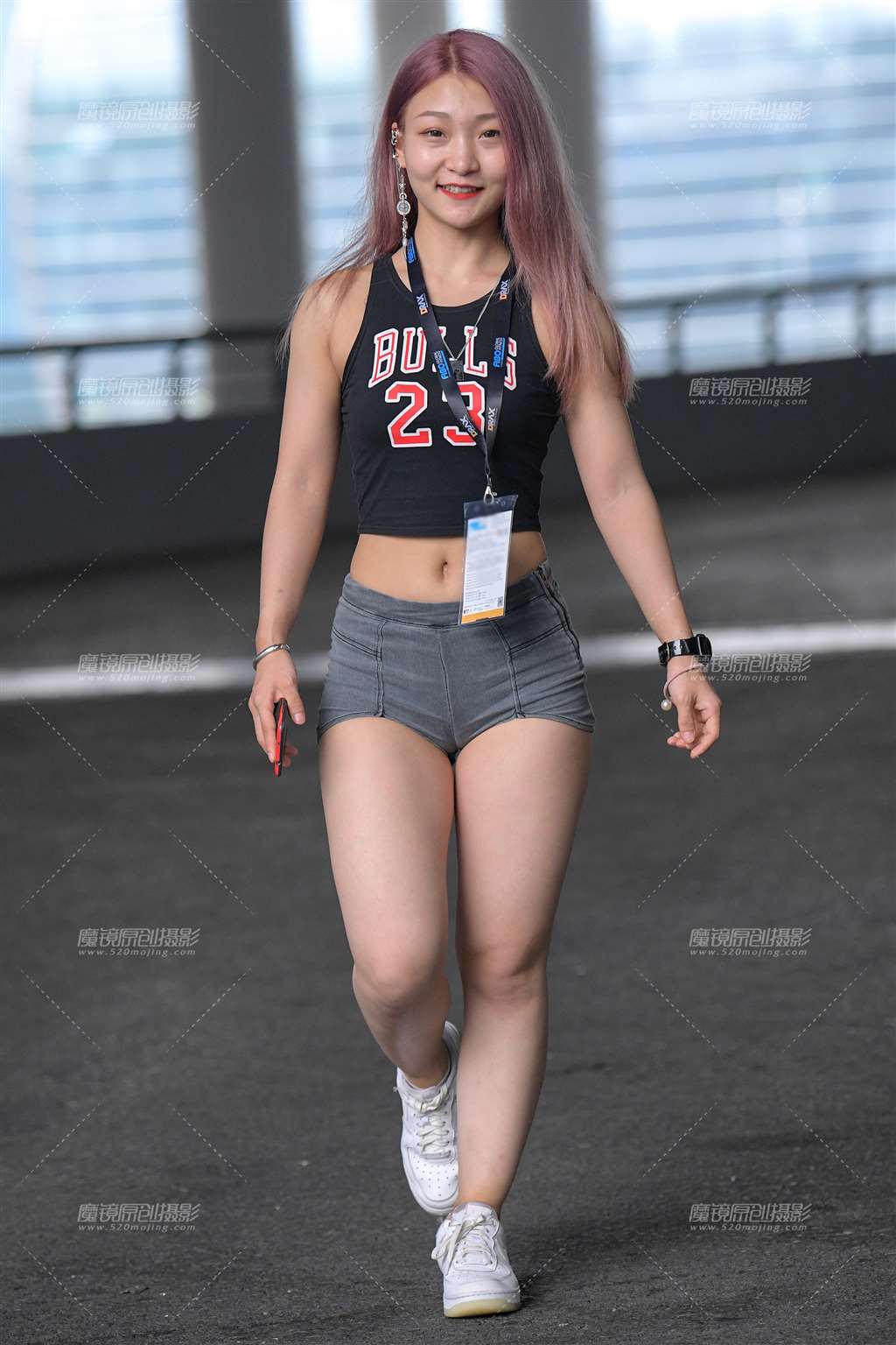 图片[1]-【街拍之魂赛帖】丰腴热裤美女-街拍流行馆
