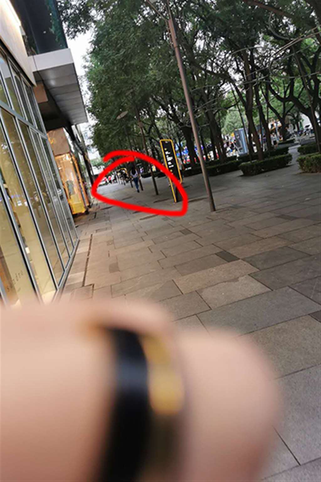 图片[3]-【街拍之魂赛帖】长发蜜桃紧牛-街拍流行馆