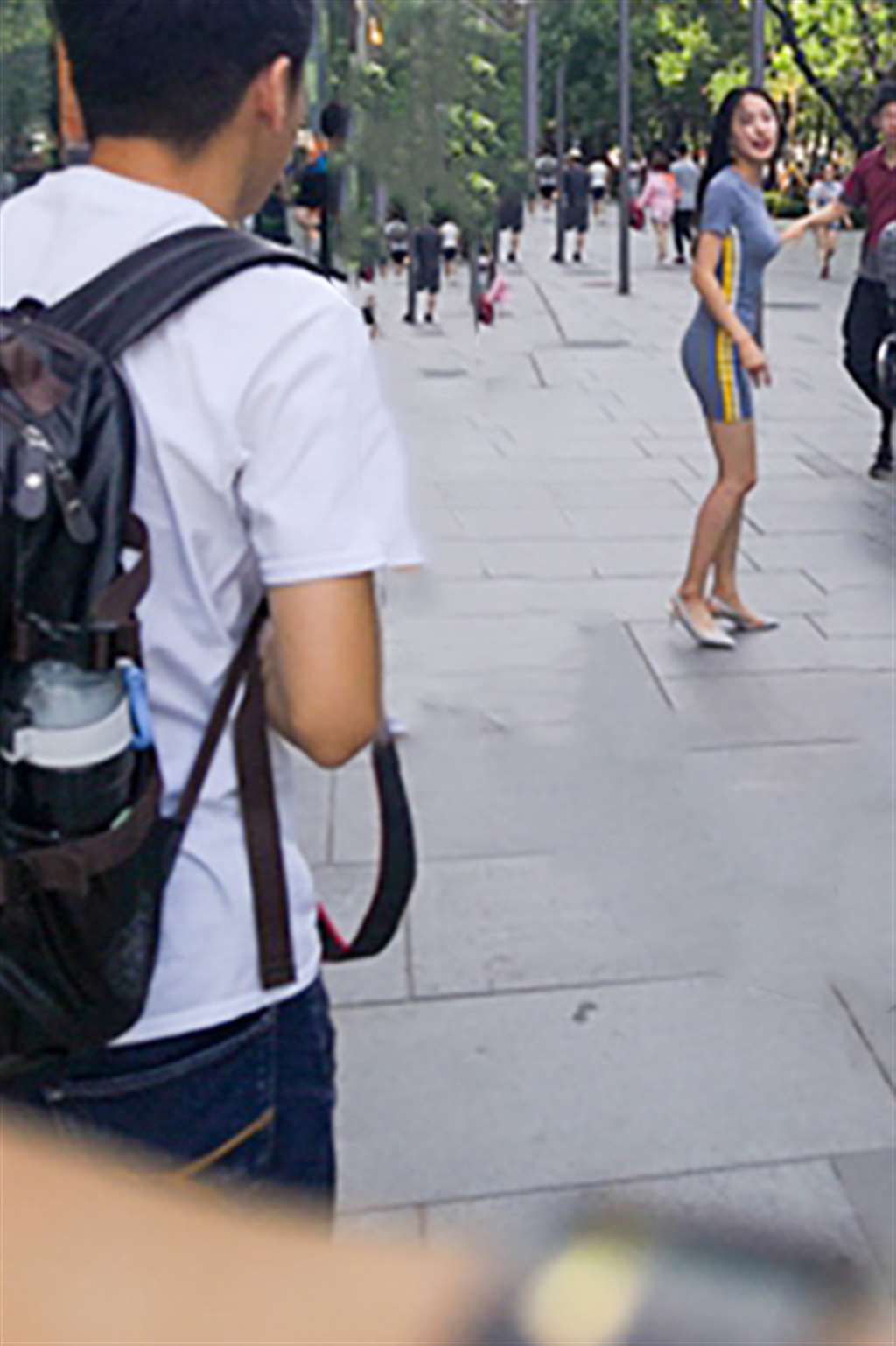 图片[3]-【街拍之魂赛帖】灰色包臀裙美女-街拍流行馆