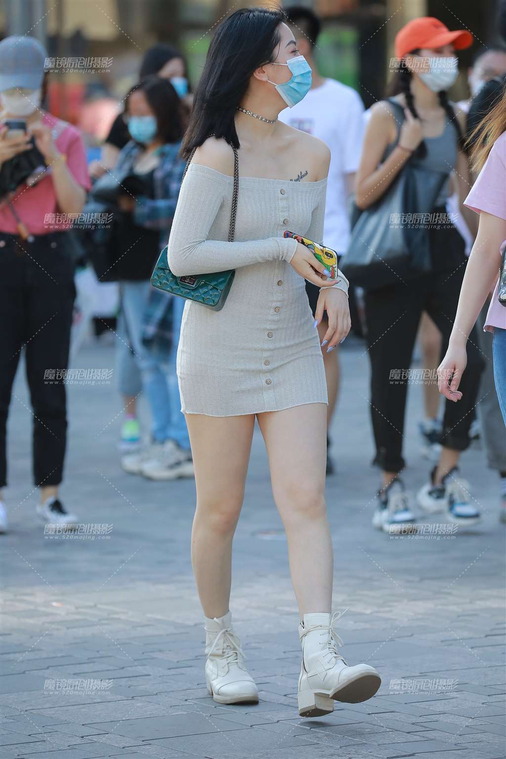 图片[3]-【玻璃街拍】性感一字肩包臀裙美眉-街拍流行馆