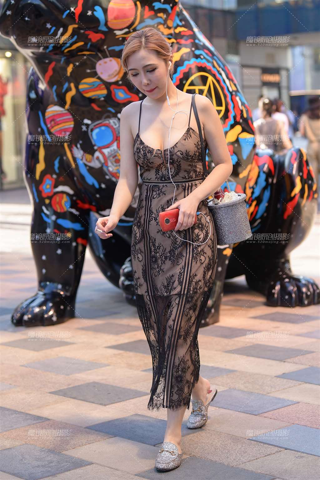 图片[5]-吊带裙美女-街拍流行馆