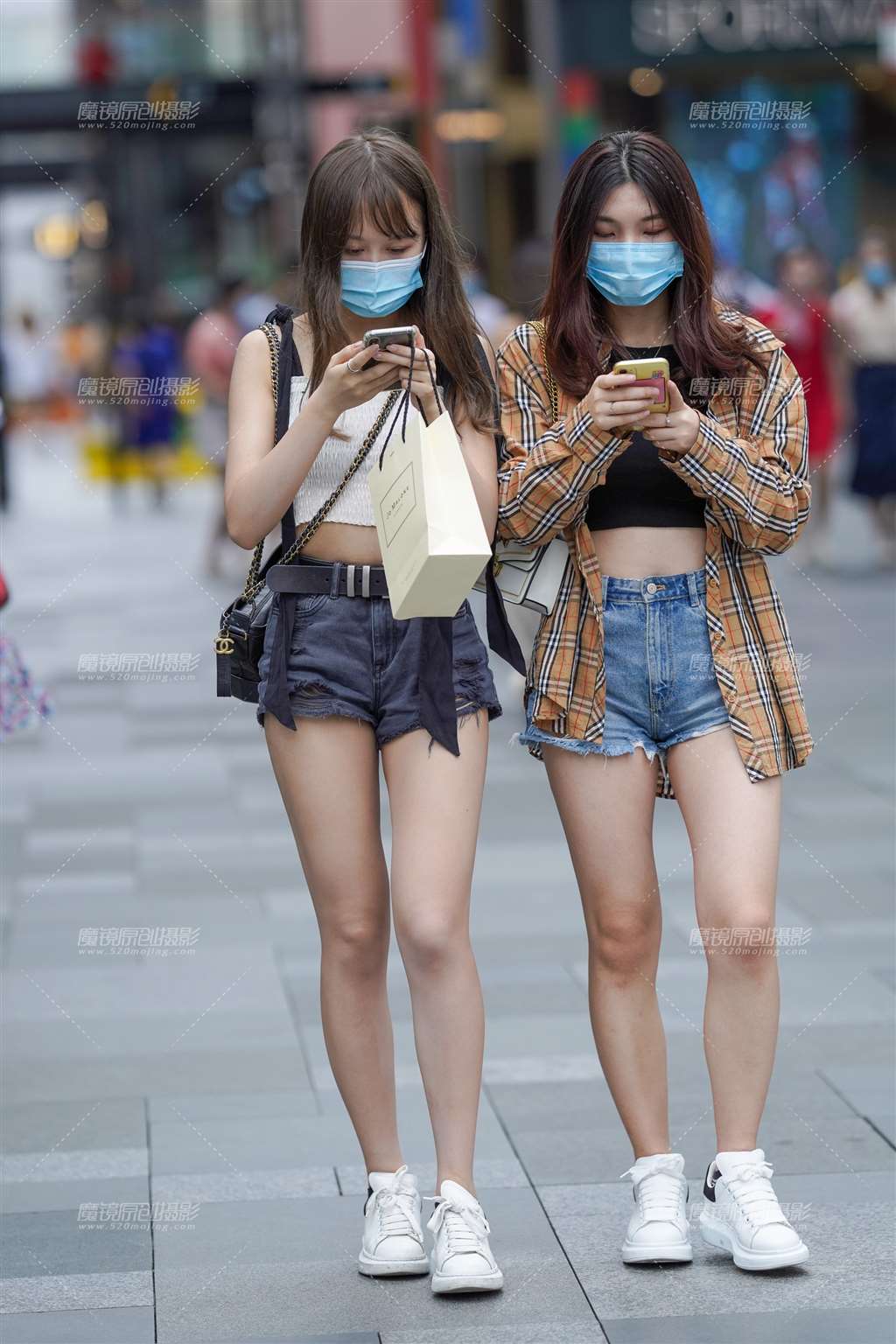 图片[1]-热裤女孩-街拍流行馆
