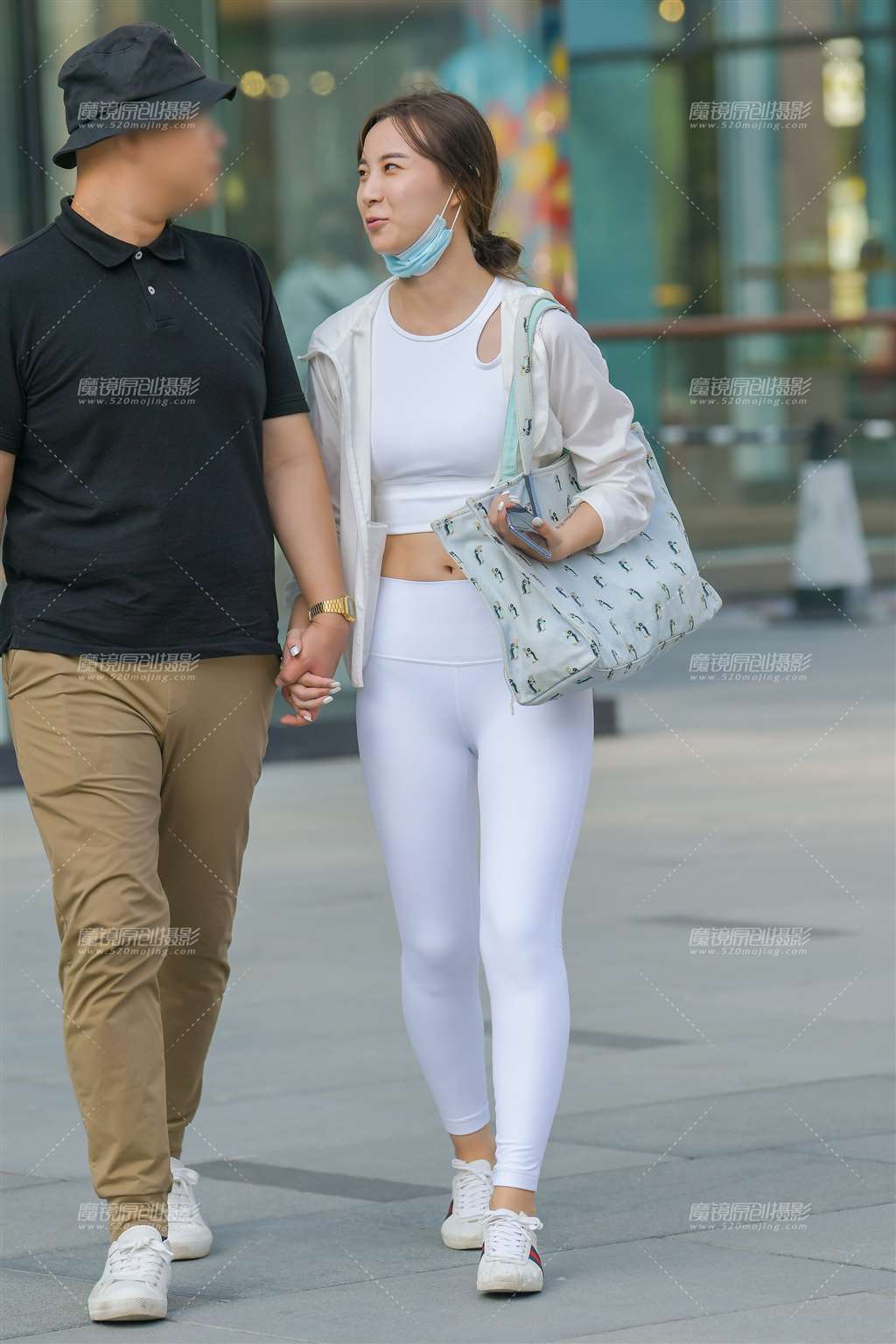 图片[3]-白色瑜珈裤妹子-街拍流行馆