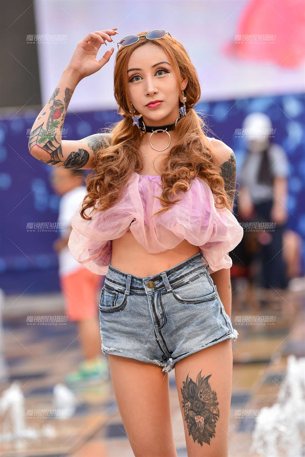 图片[4]-花臂YY热裤美眉-街拍流行馆
