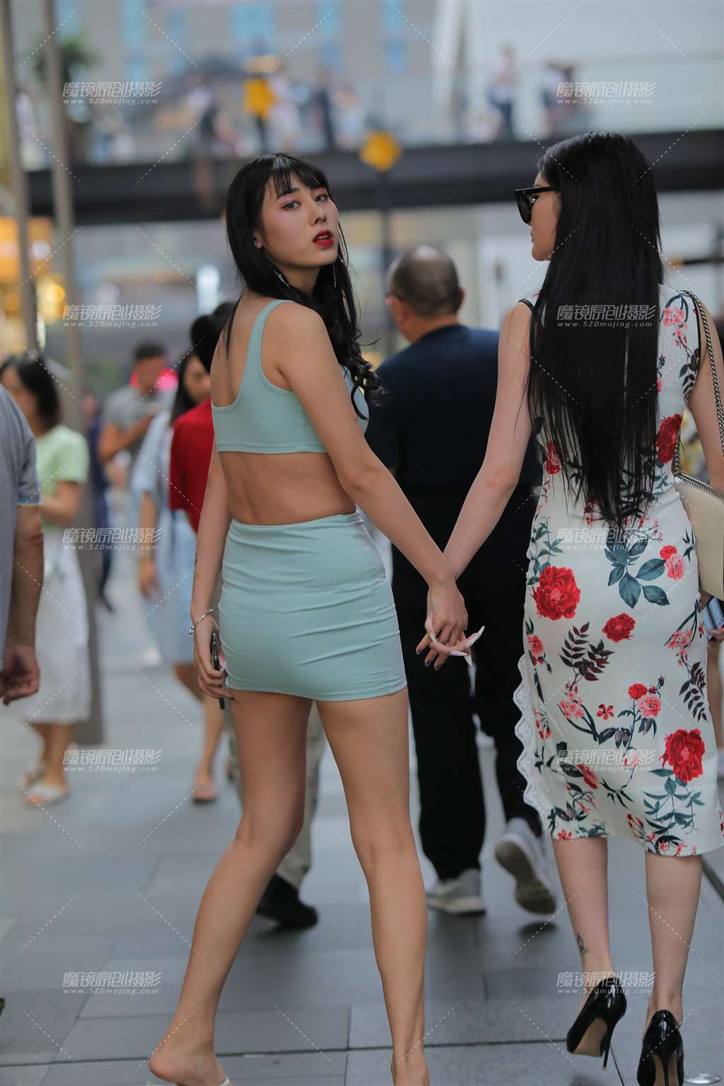 图片[1]-性感闺蜜-街拍流行馆