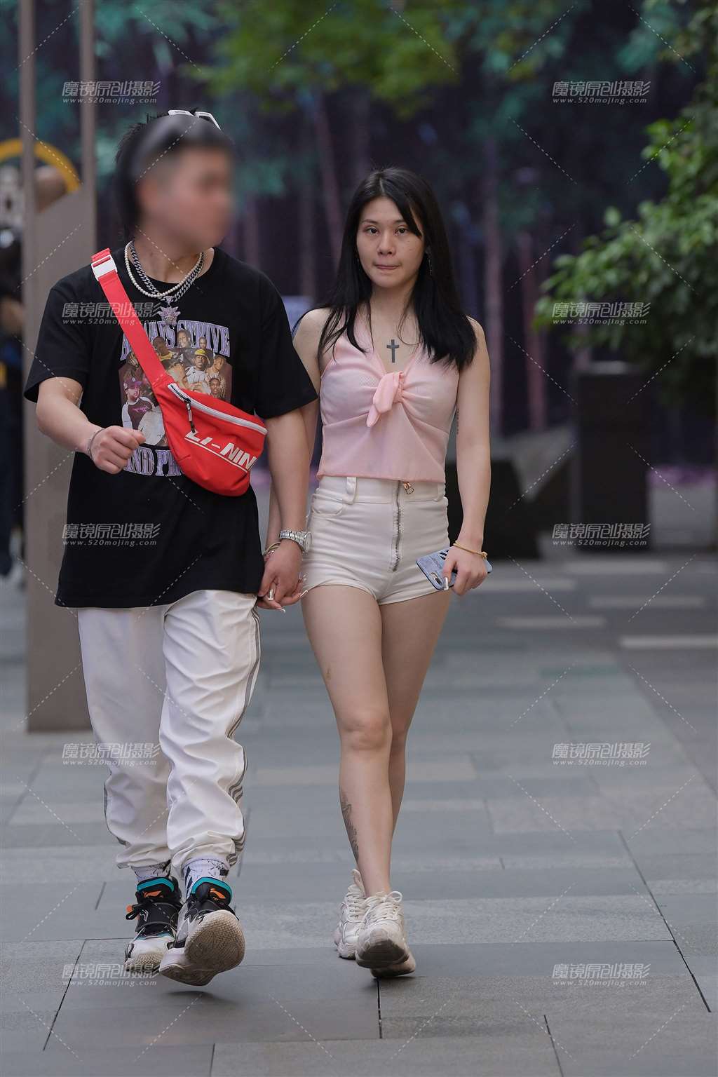 图片[3]-紧致白热裤-街拍流行馆