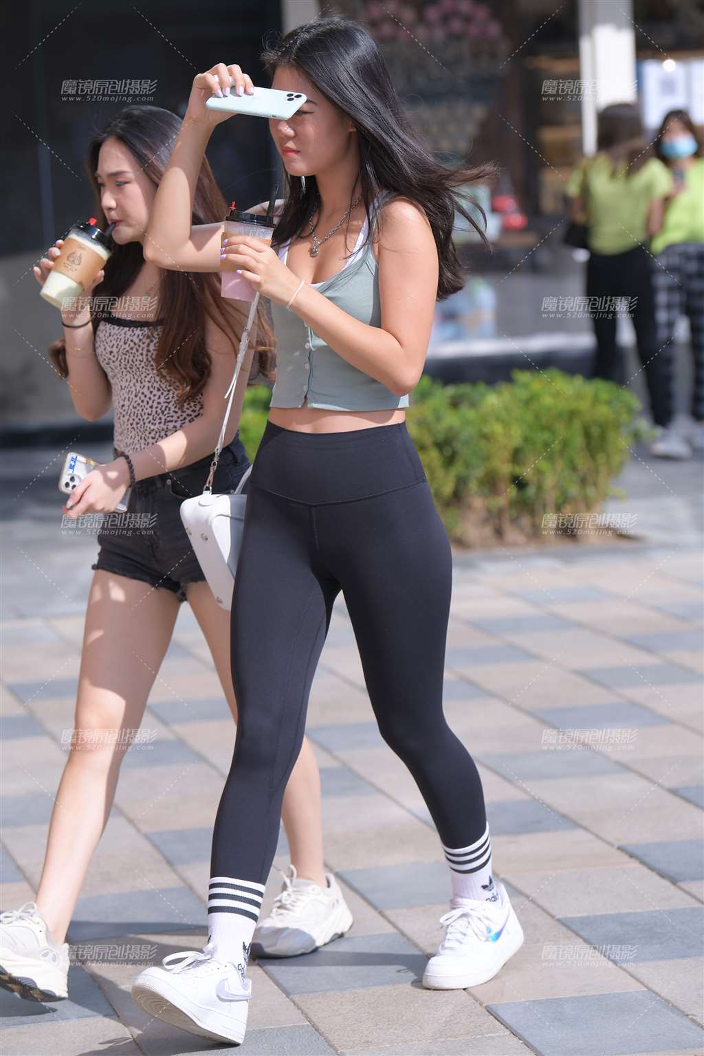 图片[4]-紧身美女-街拍流行馆