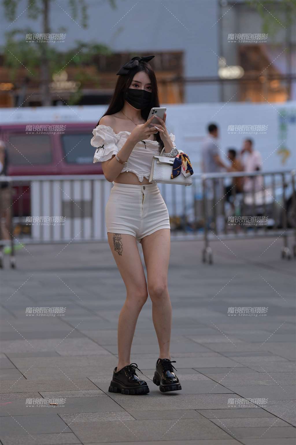图片[5]-性感白热裤美眉，又万万没想到~-街拍流行馆