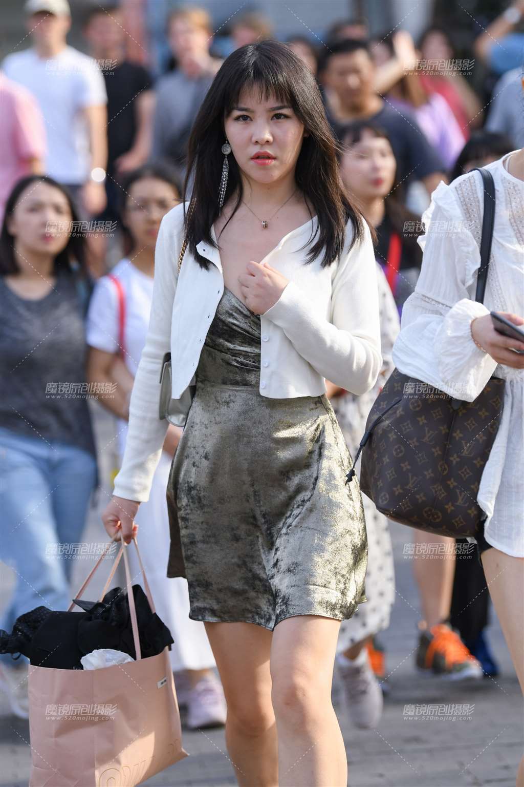 图片[3]-V领开口美女-街拍流行馆
