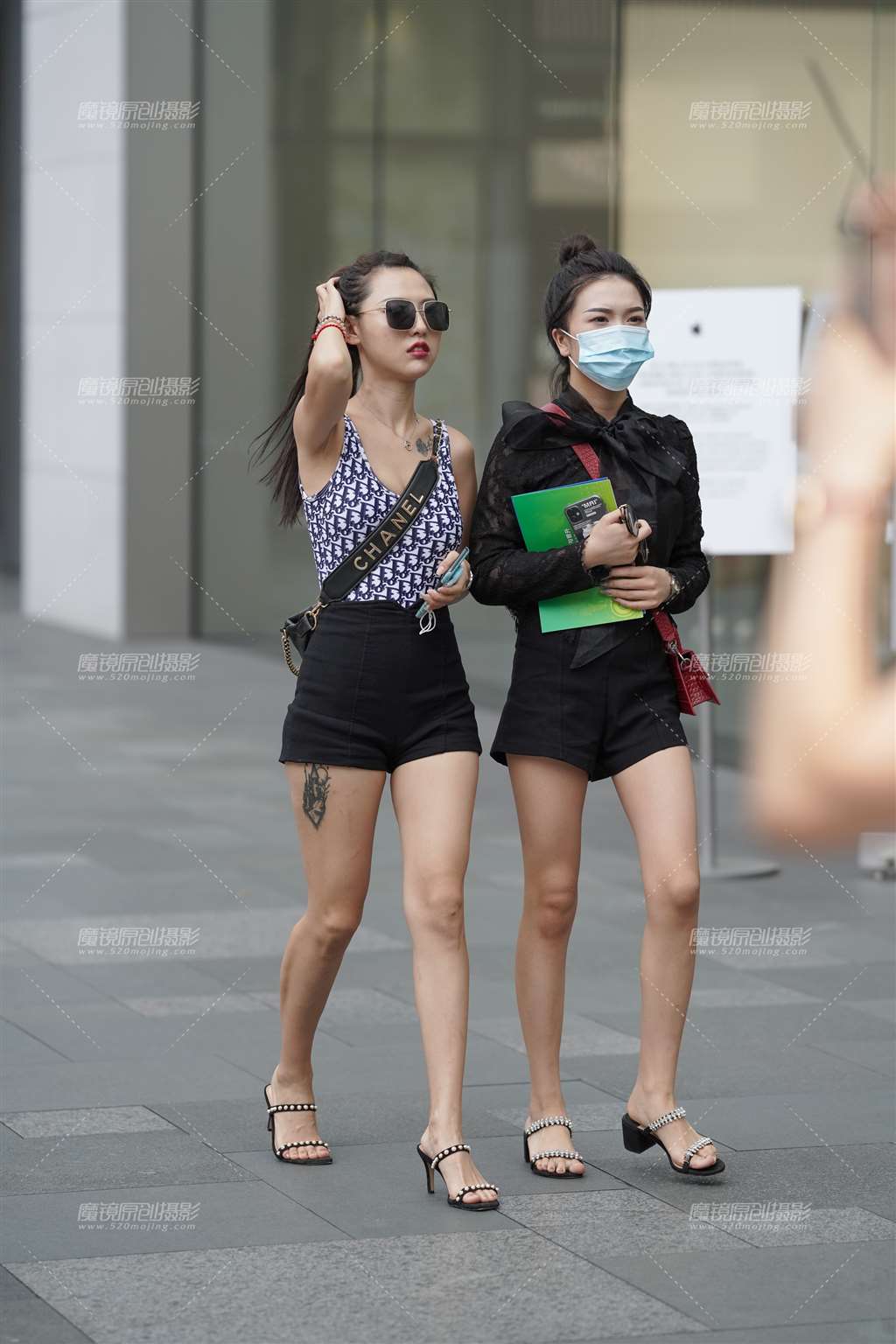 图片[1]-美腿美背-街拍流行馆