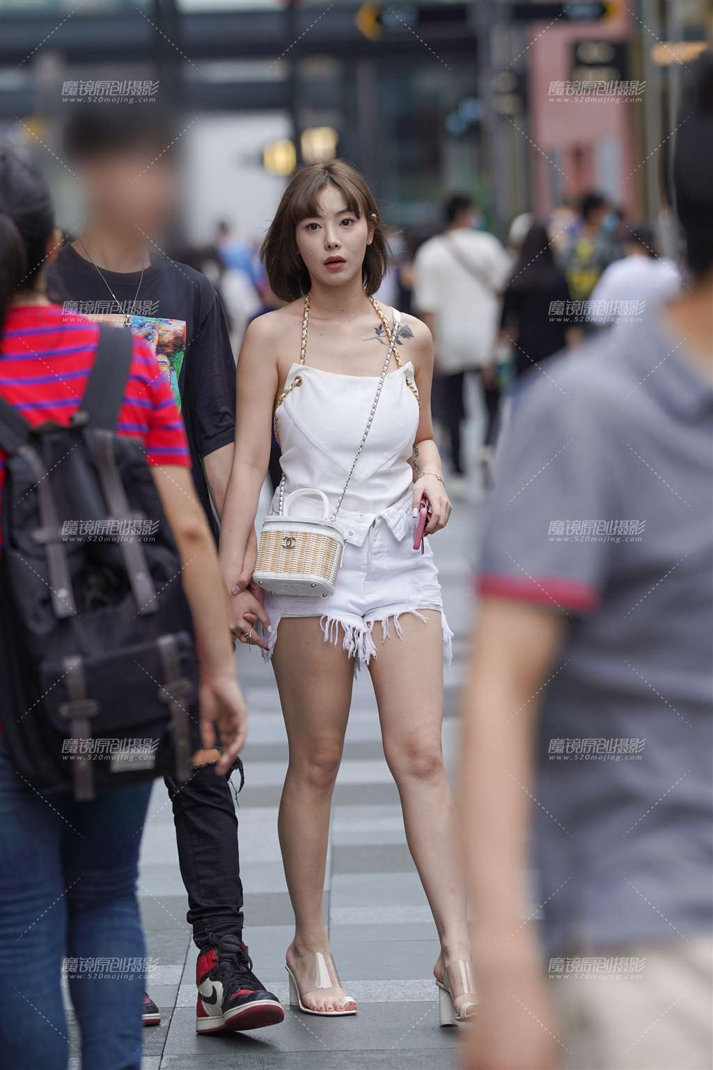图片[3]-漂亮的热裤女友-街拍流行馆