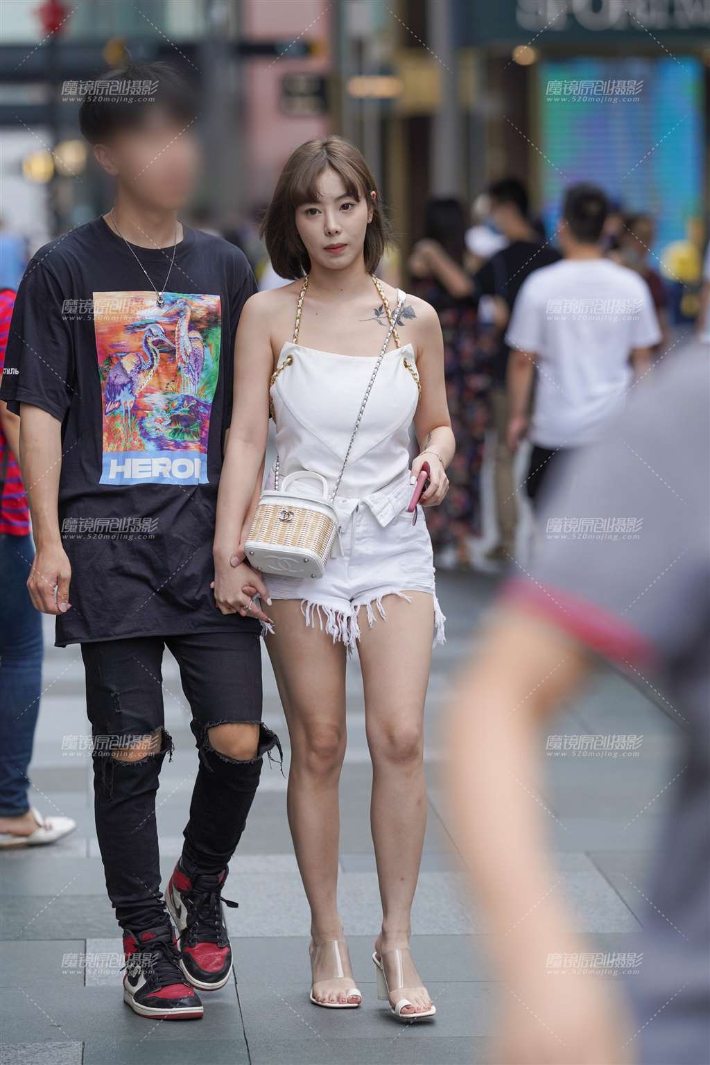 图片[5]-漂亮的热裤女友-街拍流行馆