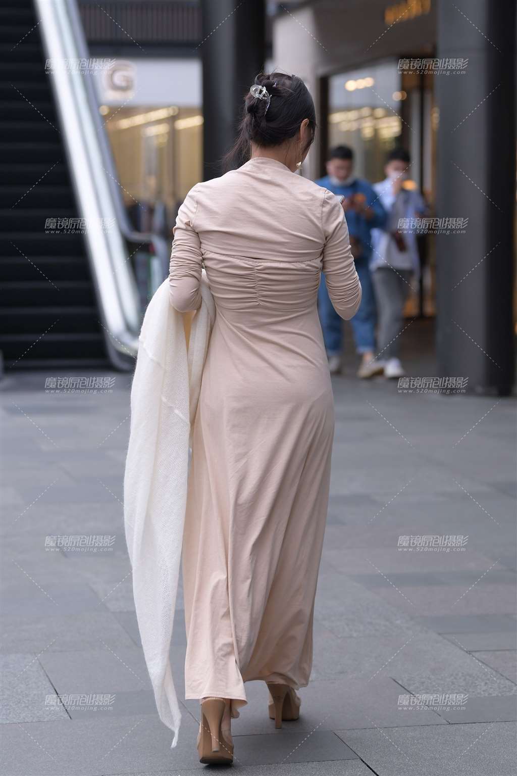 图片[2]-气质美女！-街拍流行馆
