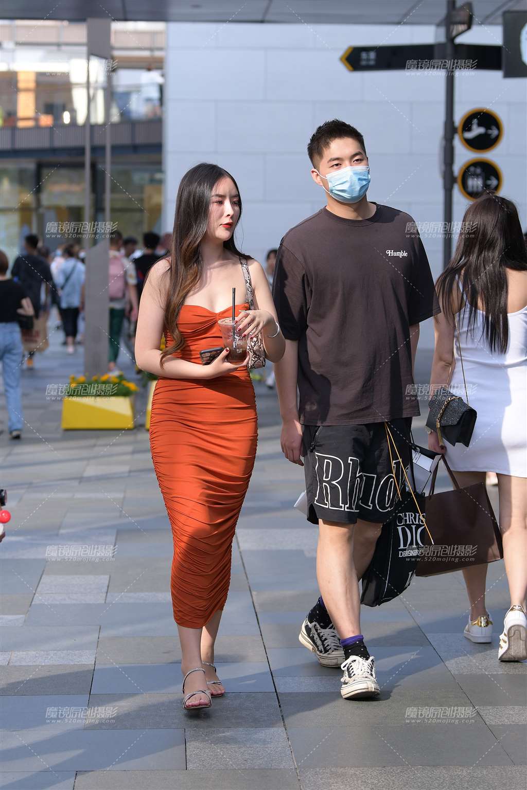 图片[4]-裹胸包臀裙美女-街拍流行馆
