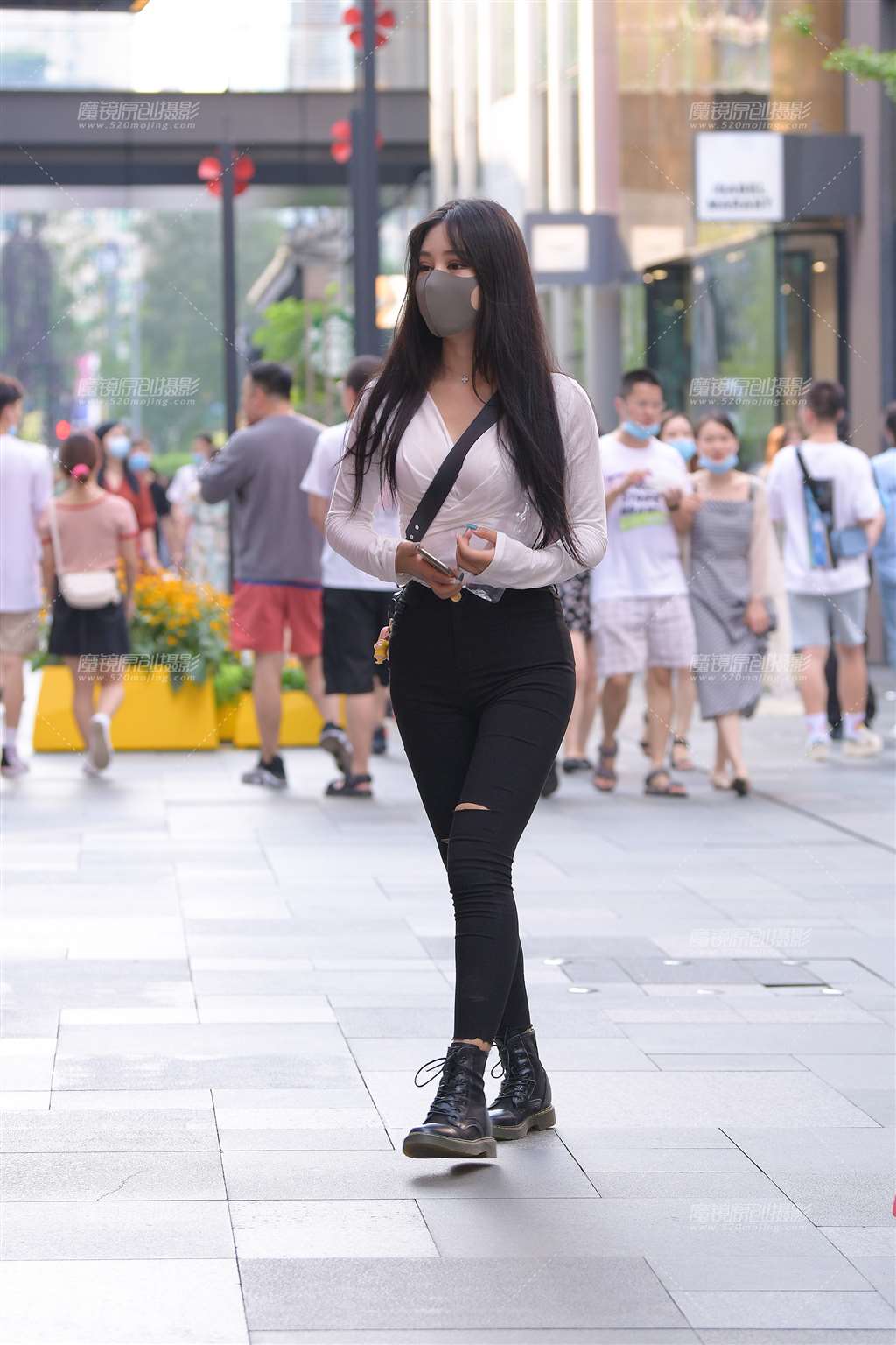 图片[3]-紧致黑裤清新美眉-街拍流行馆