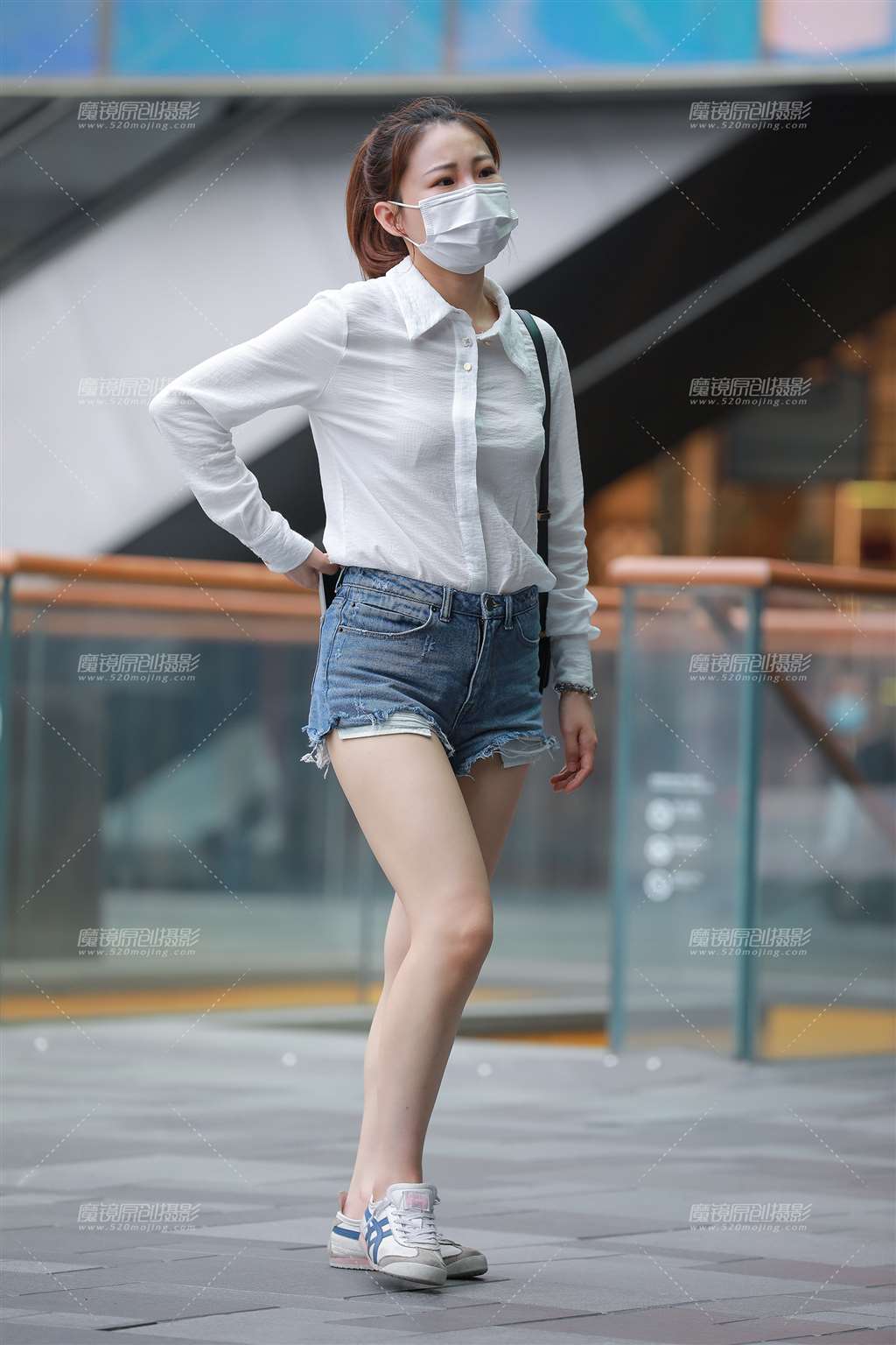 图片[5]-【玻璃街拍】热裤Y Y小妹-街拍流行馆