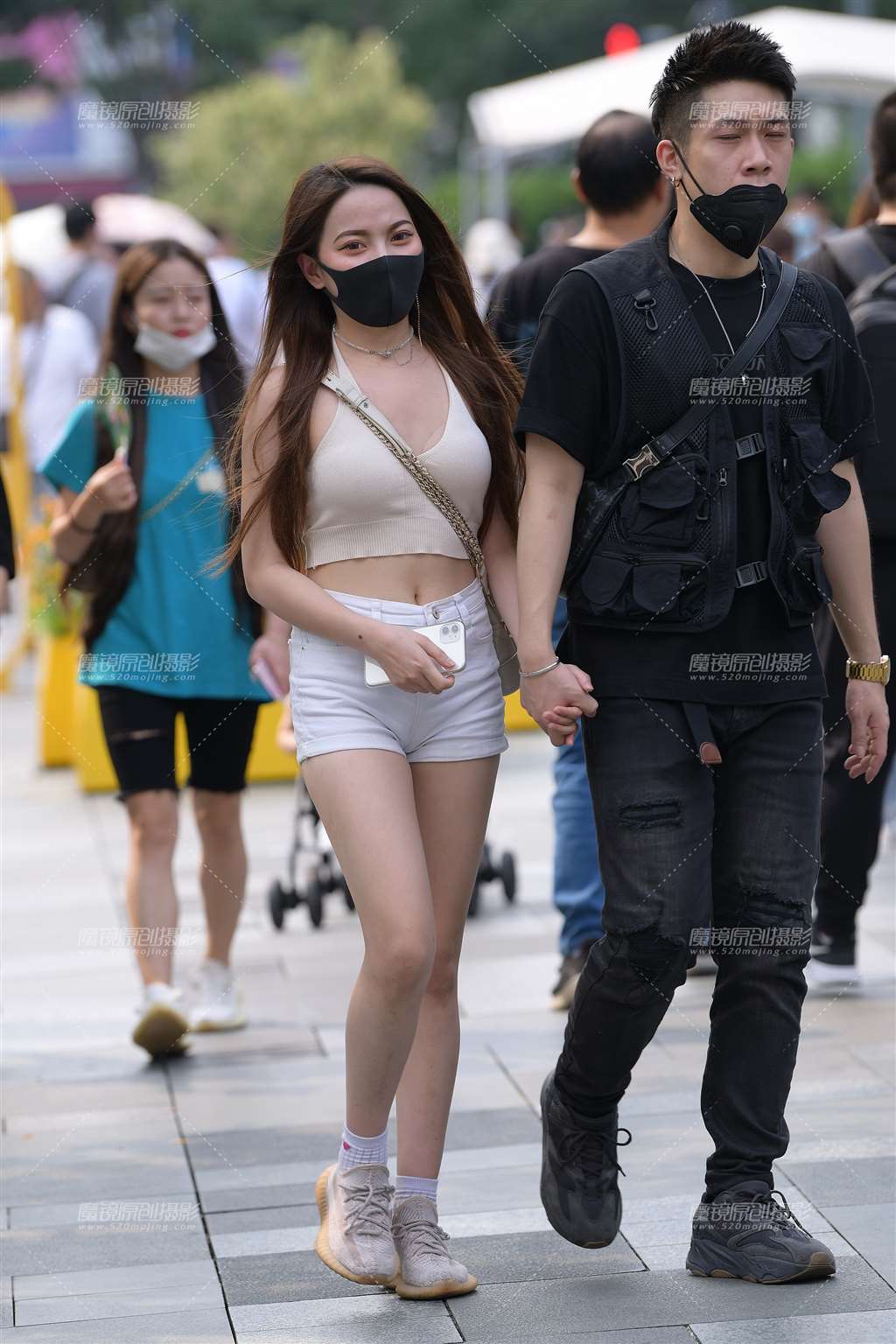 图片[1]-白热裤美腿女友-街拍流行馆