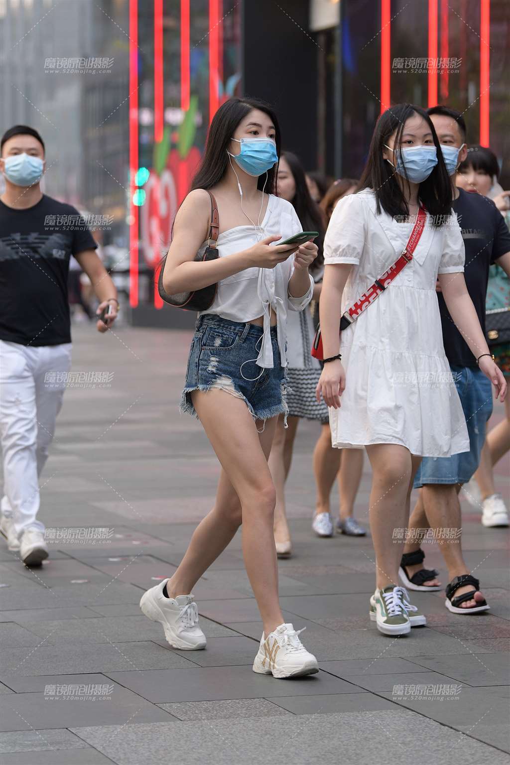 图片[3]-热裤美眉-街拍流行馆