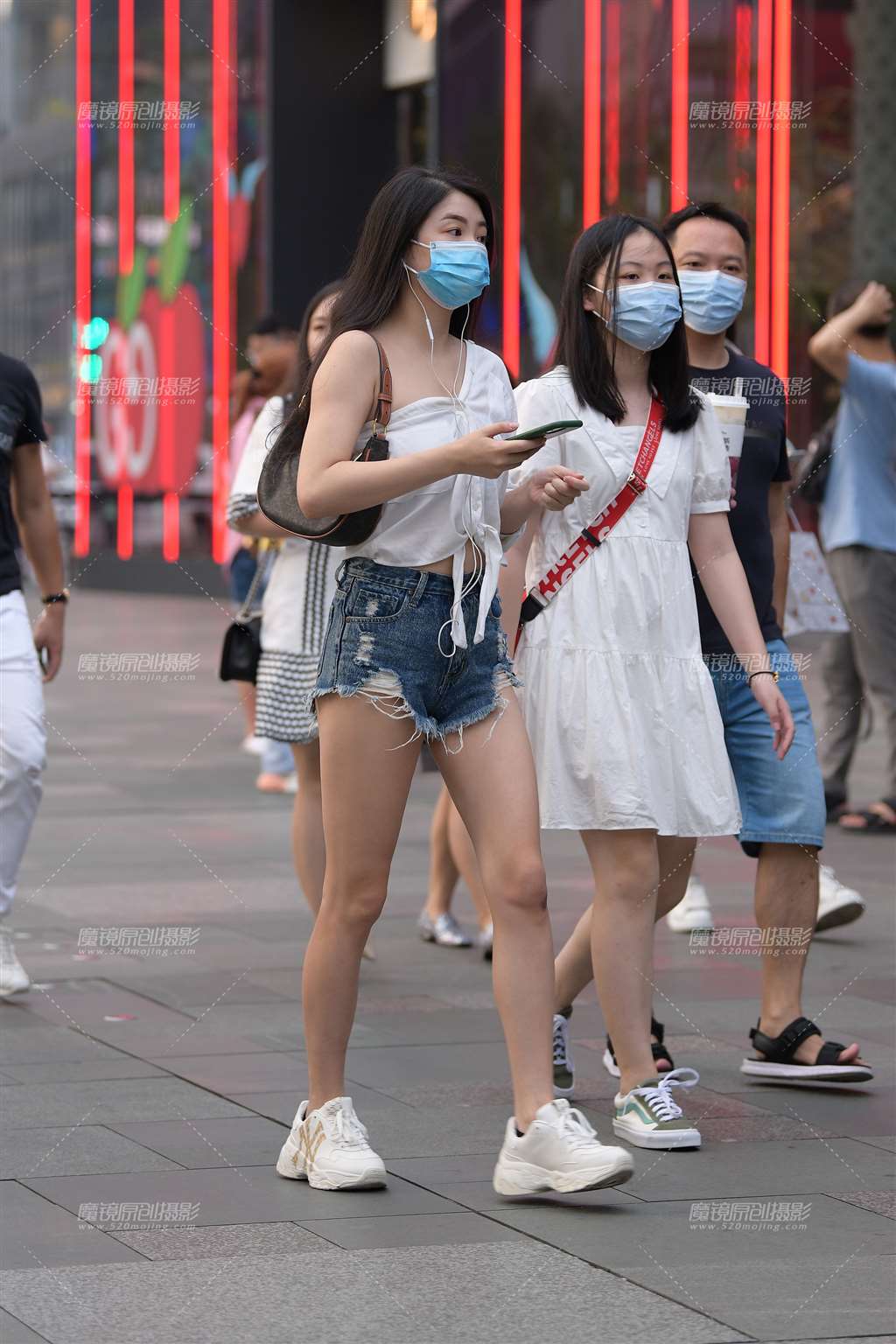 图片[1]-热裤美眉-街拍流行馆