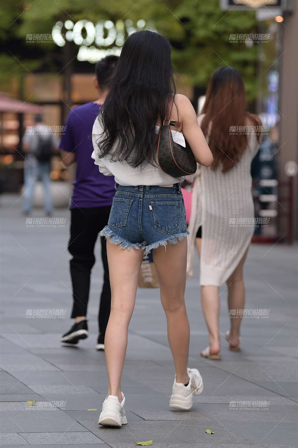 图片[2]-热裤美眉-街拍流行馆