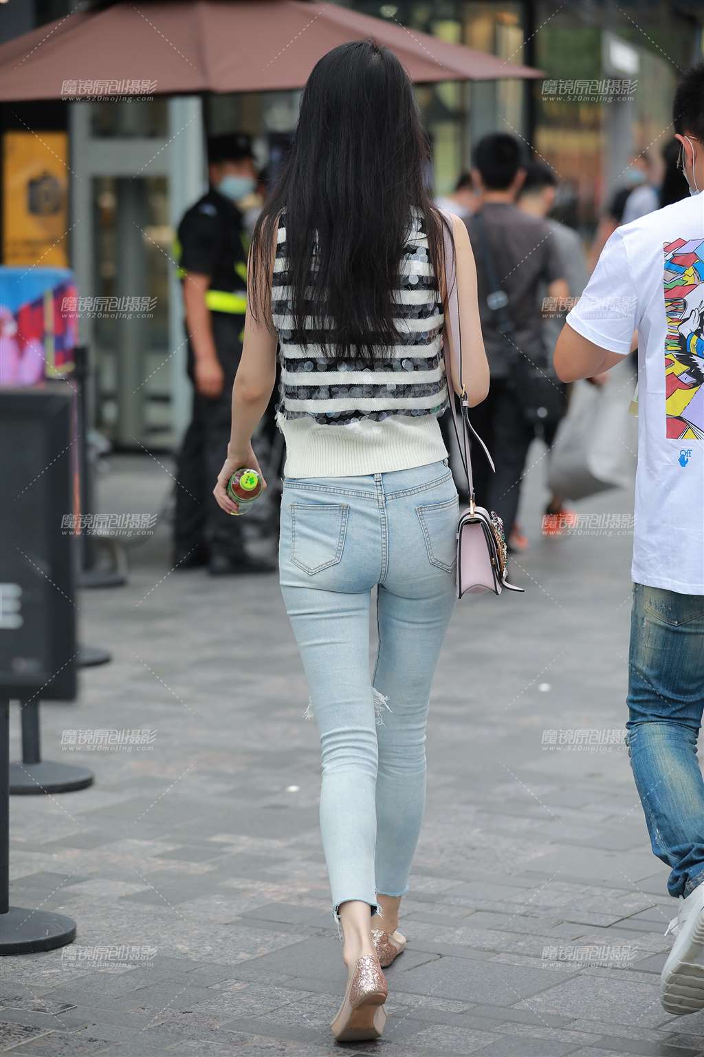 图片[2]-浅蓝牛高挑女友-街拍流行馆