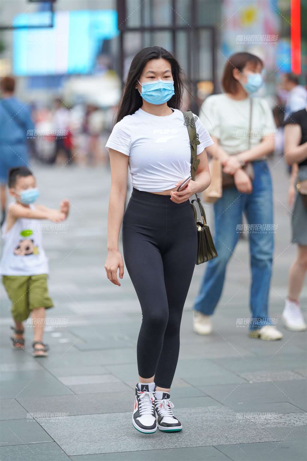 图片[1]-永不过时的黑色瑜伽裤-街拍流行馆